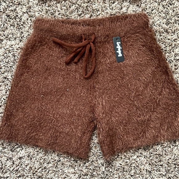 Lounge Set - Picture 2 of 7